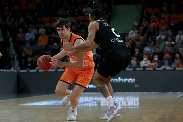 表现令人瞩 表现令人瞩